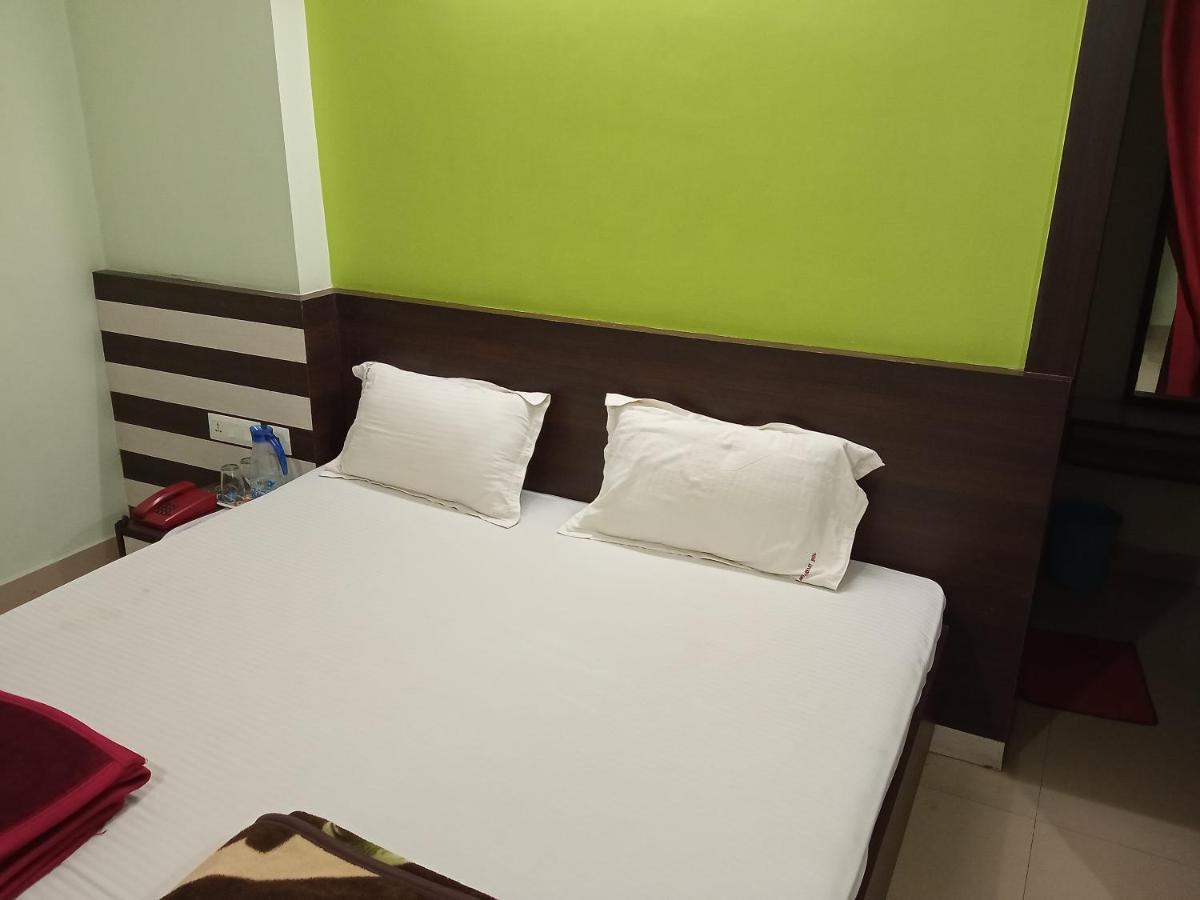 Hotel Viraat Inn Gaya Buitenkant foto