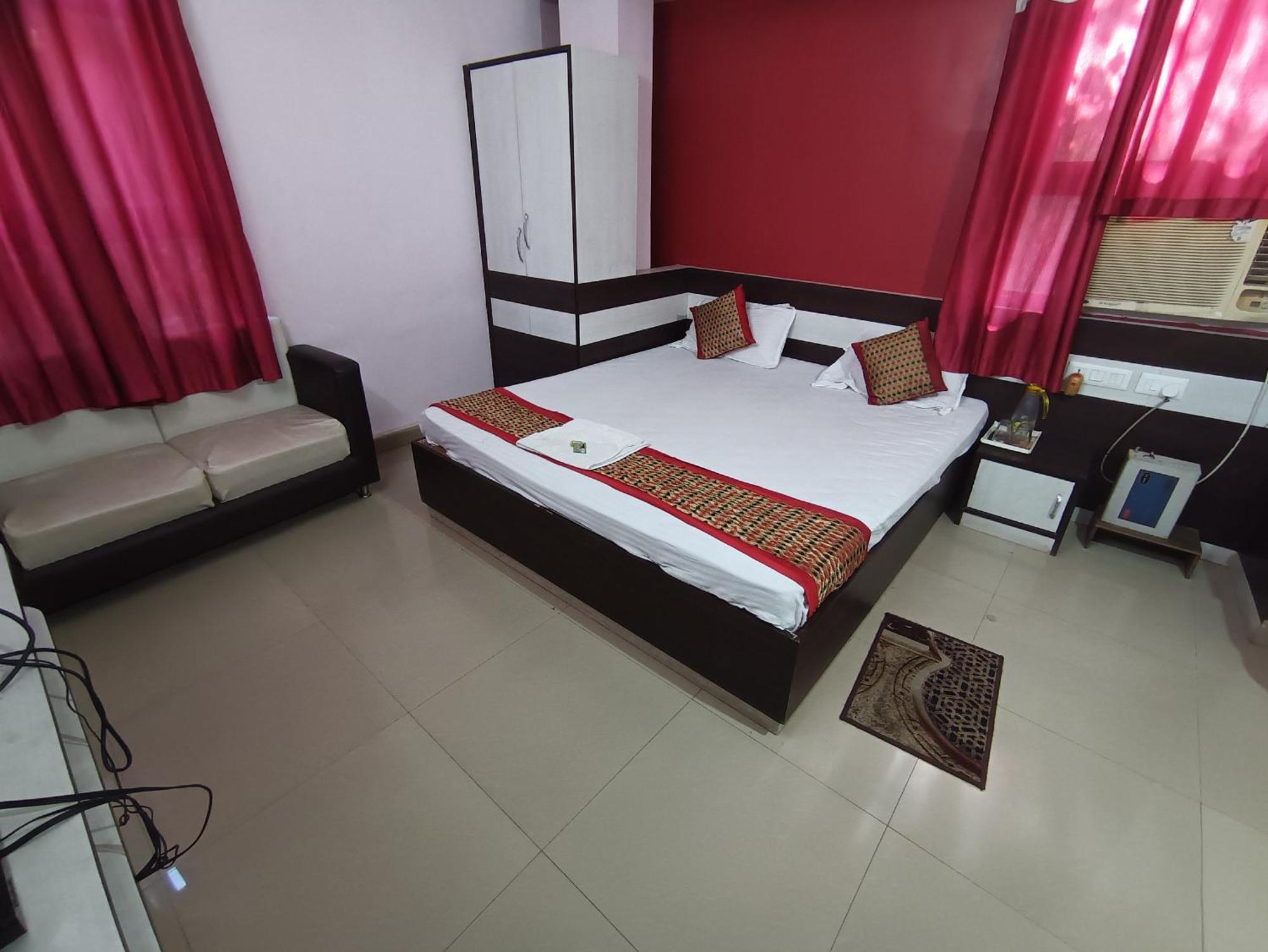 Hotel Viraat Inn Gaya Buitenkant foto