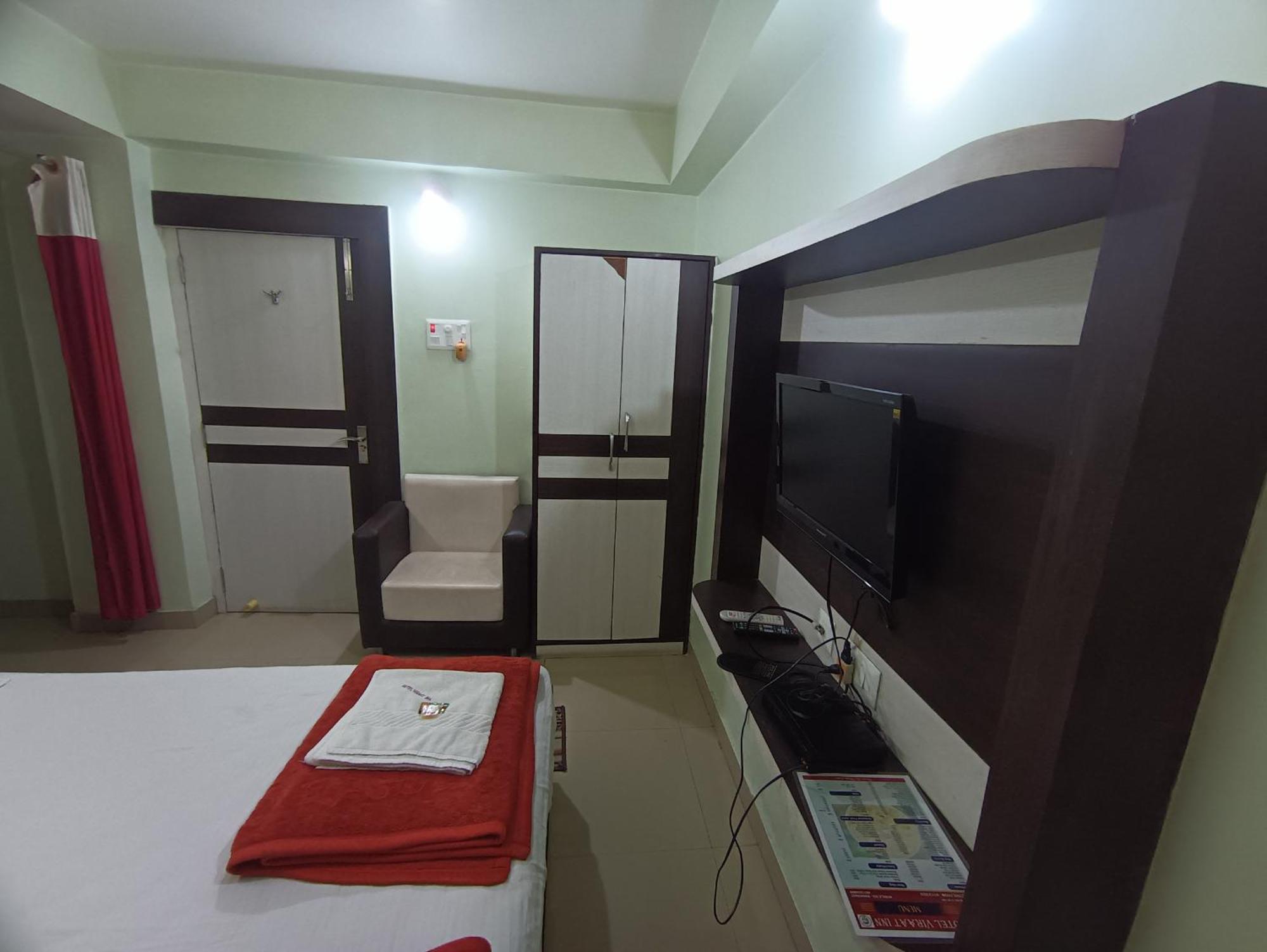 Hotel Viraat Inn Gaya Buitenkant foto