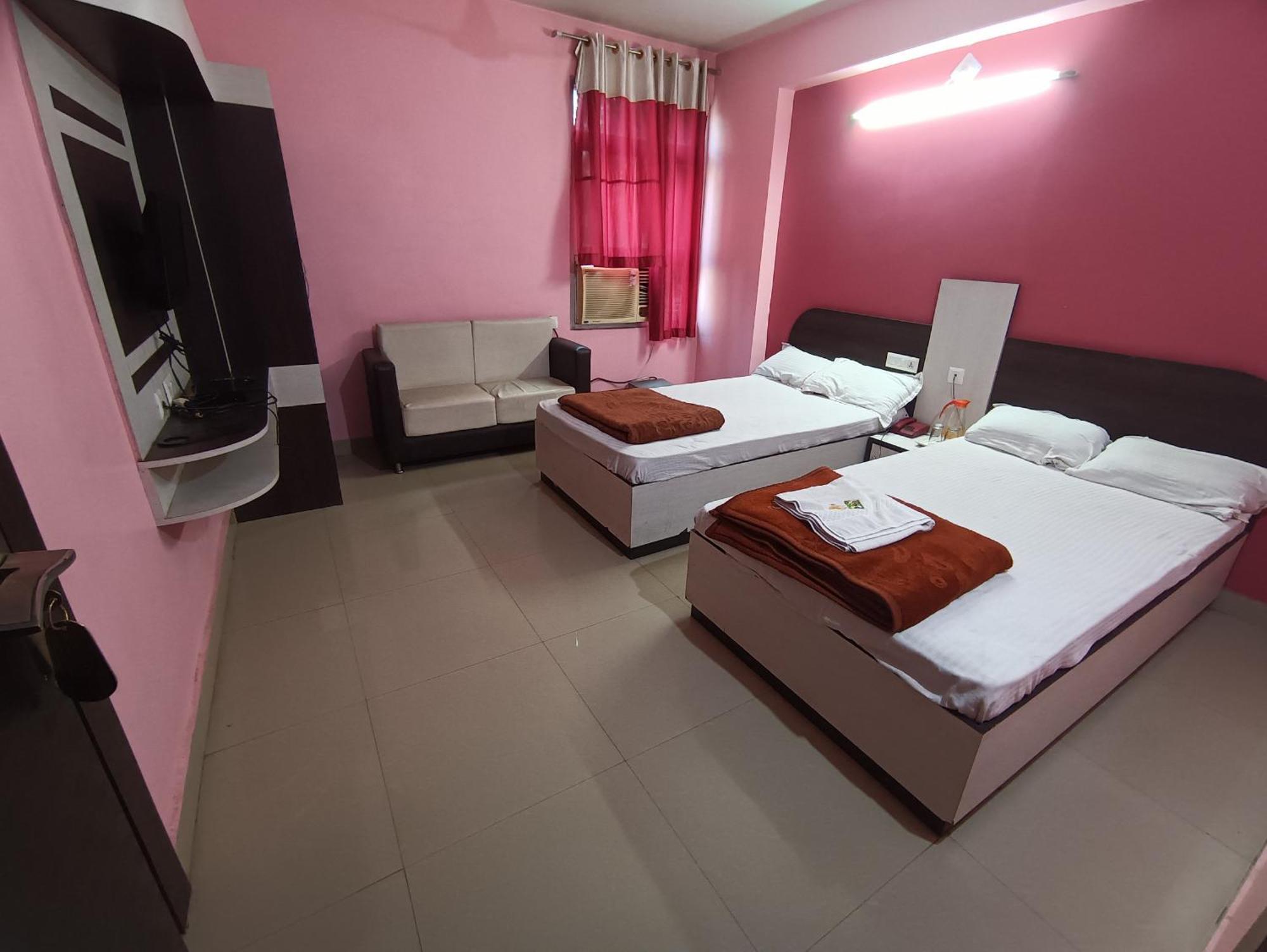Hotel Viraat Inn Gaya Buitenkant foto