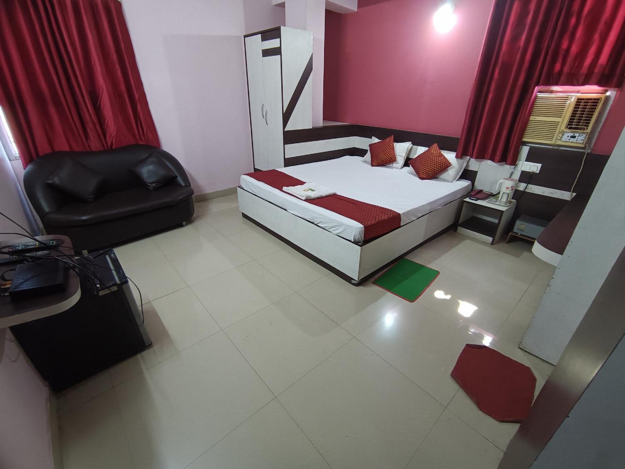 Hotel Viraat Inn Gaya Buitenkant foto