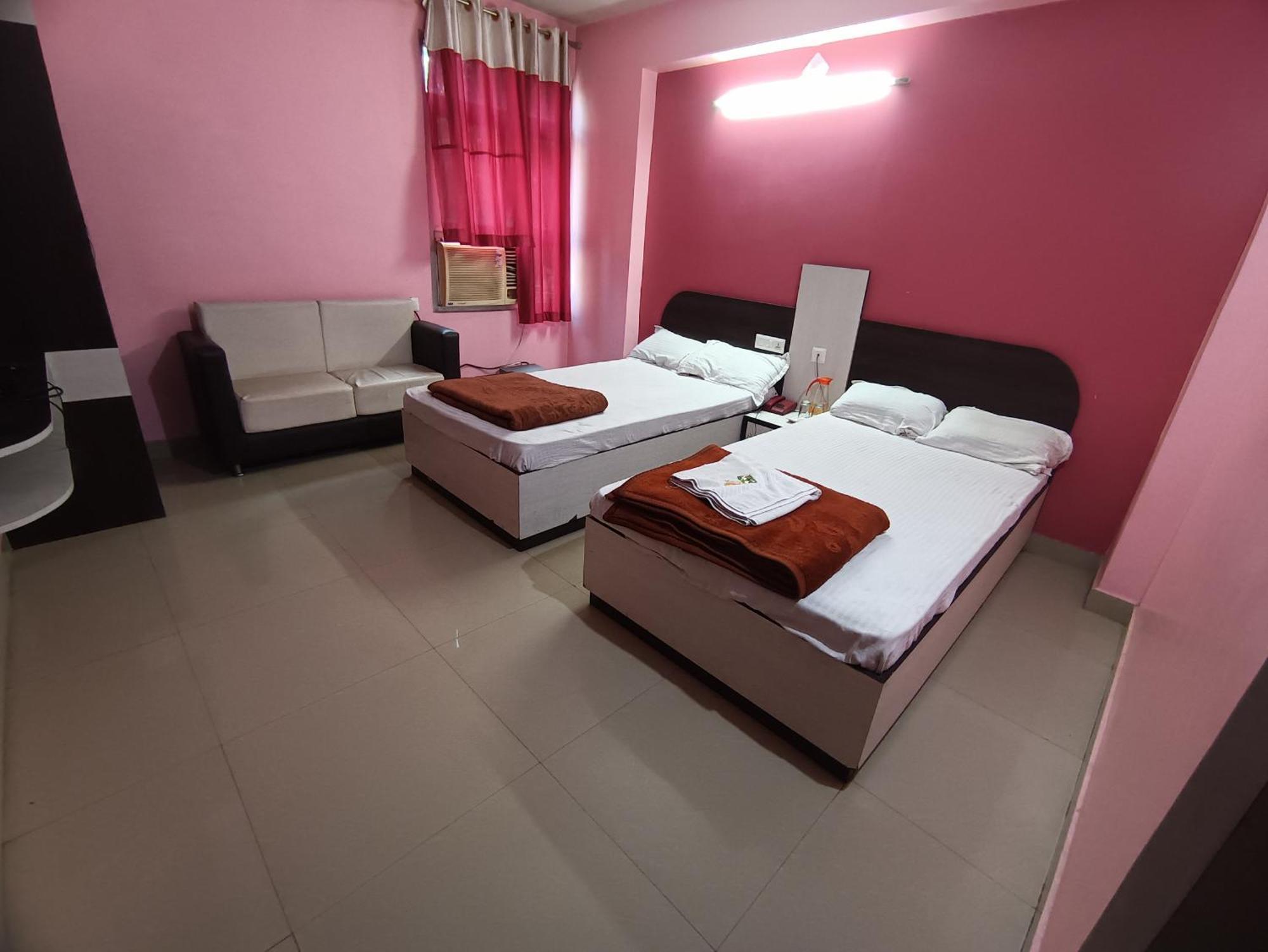 Hotel Viraat Inn Gaya Buitenkant foto