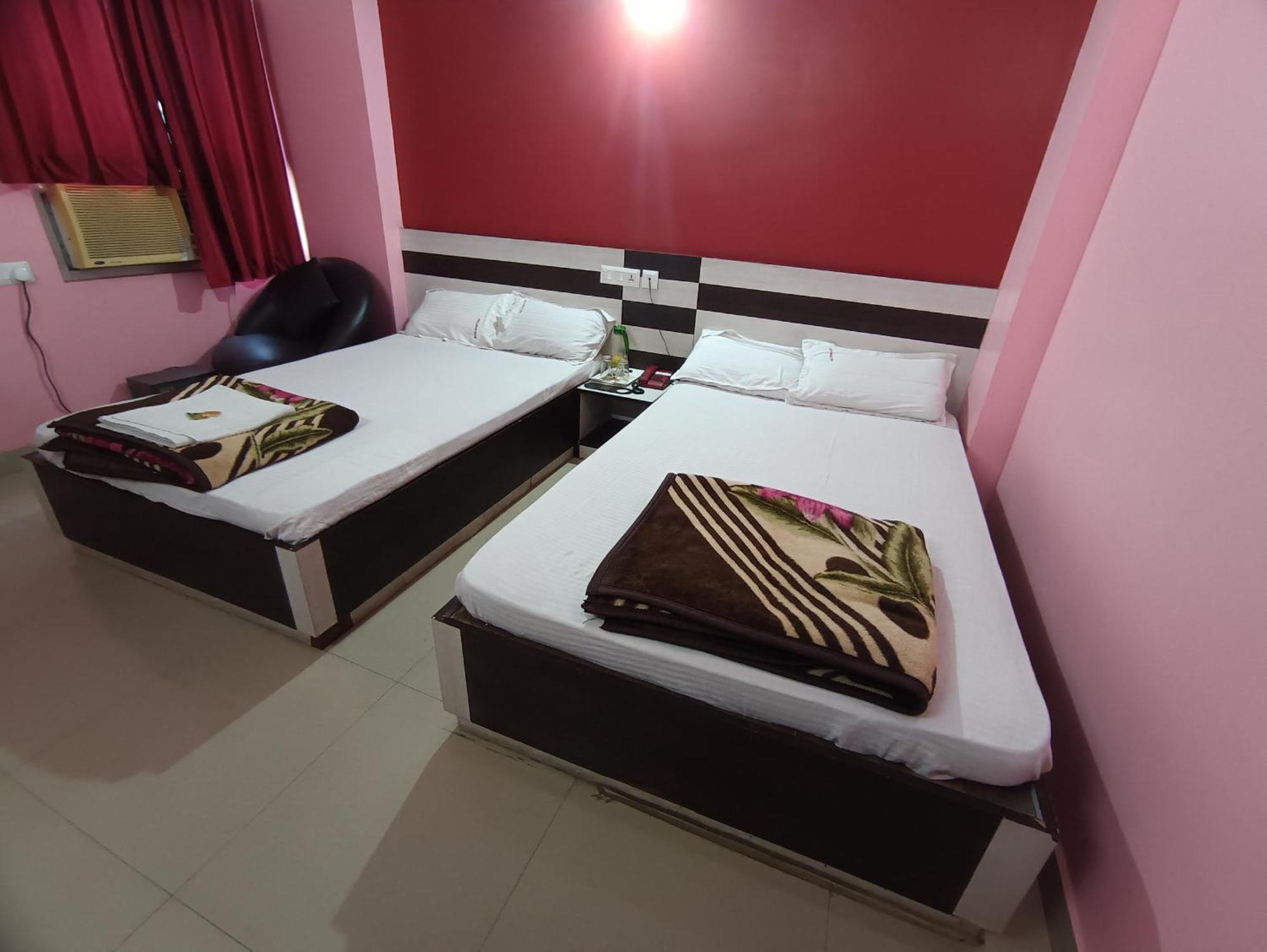 Hotel Viraat Inn Gaya Buitenkant foto