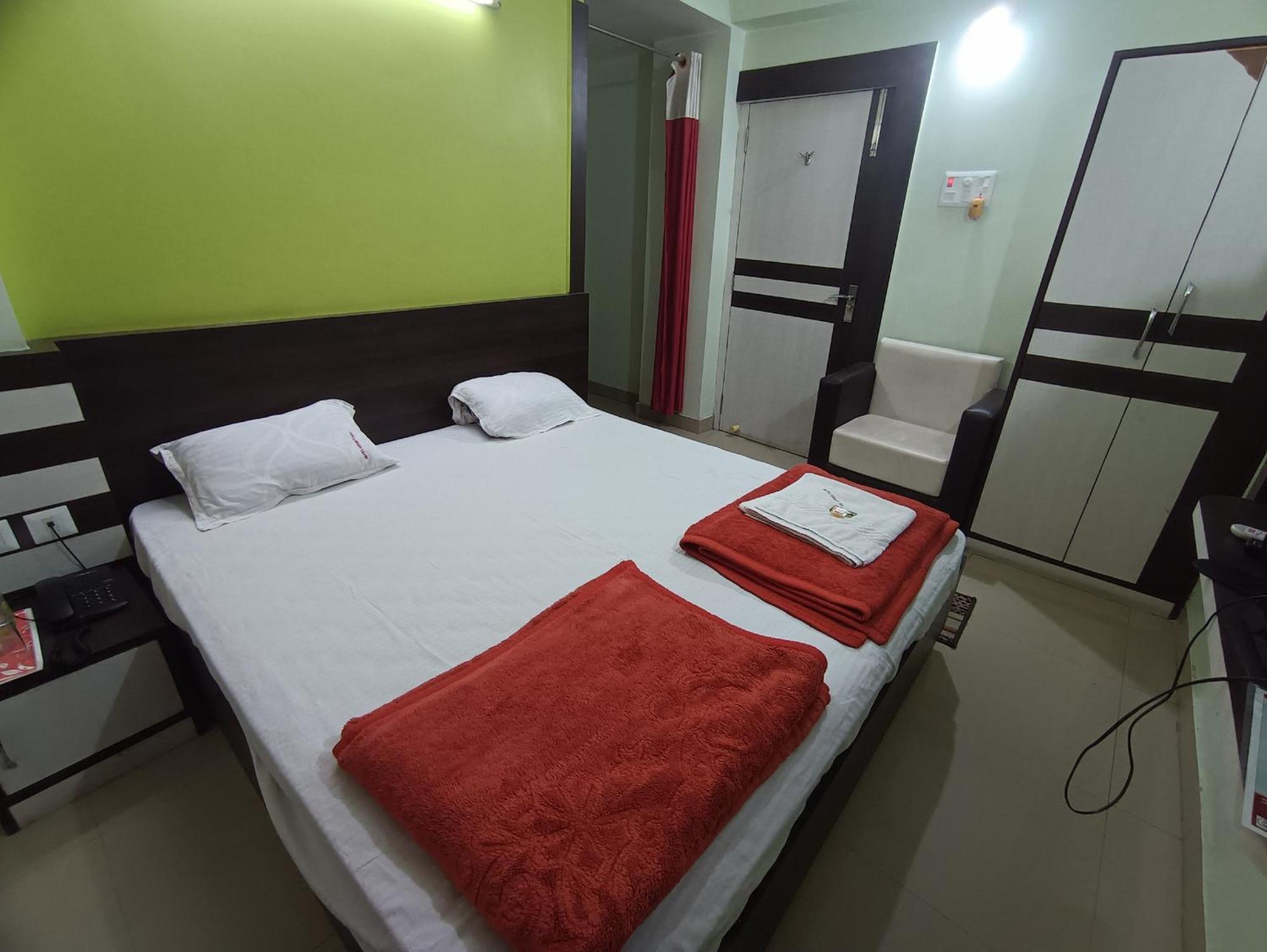 Hotel Viraat Inn Gaya Buitenkant foto