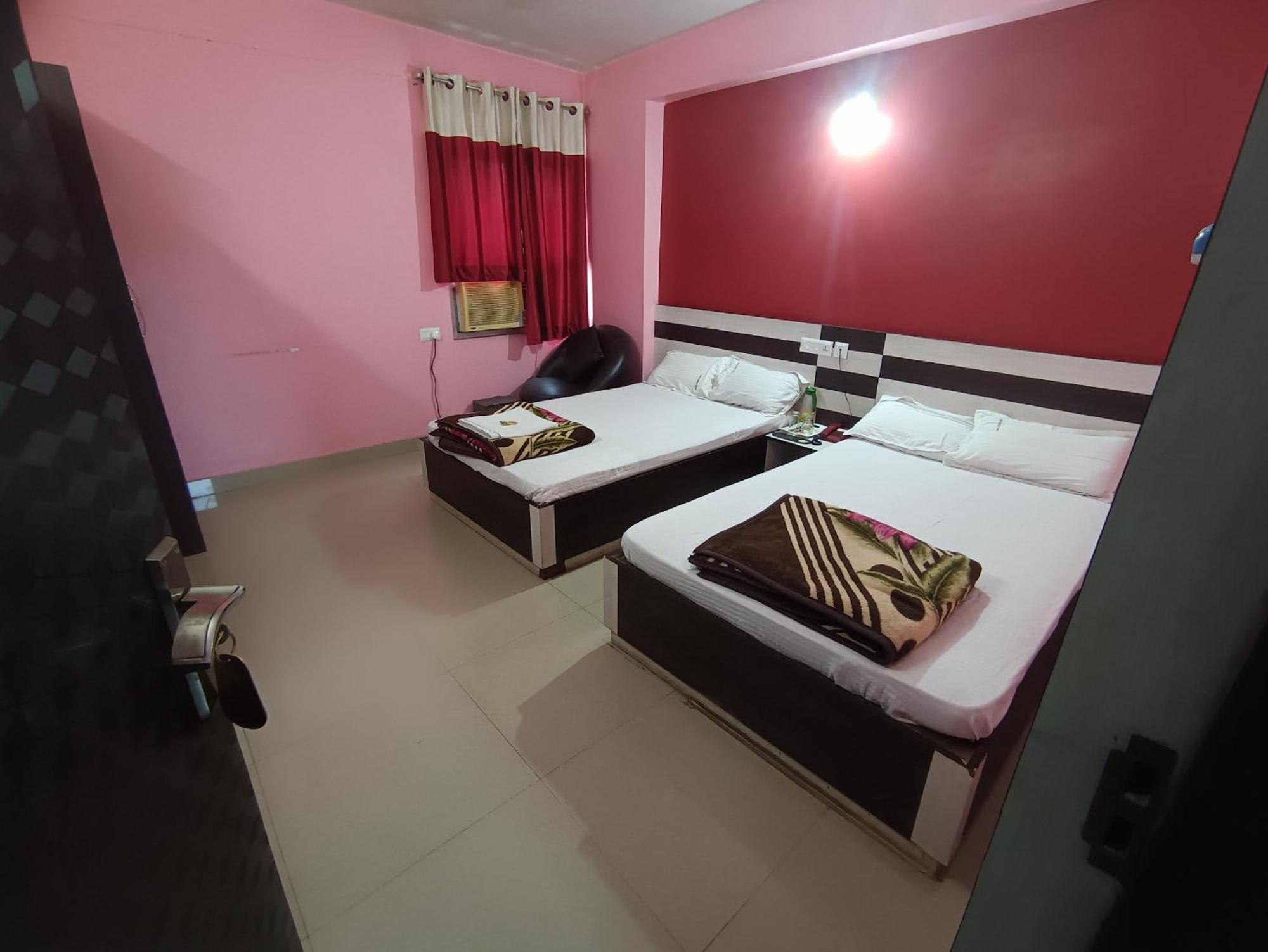 Hotel Viraat Inn Gaya Buitenkant foto