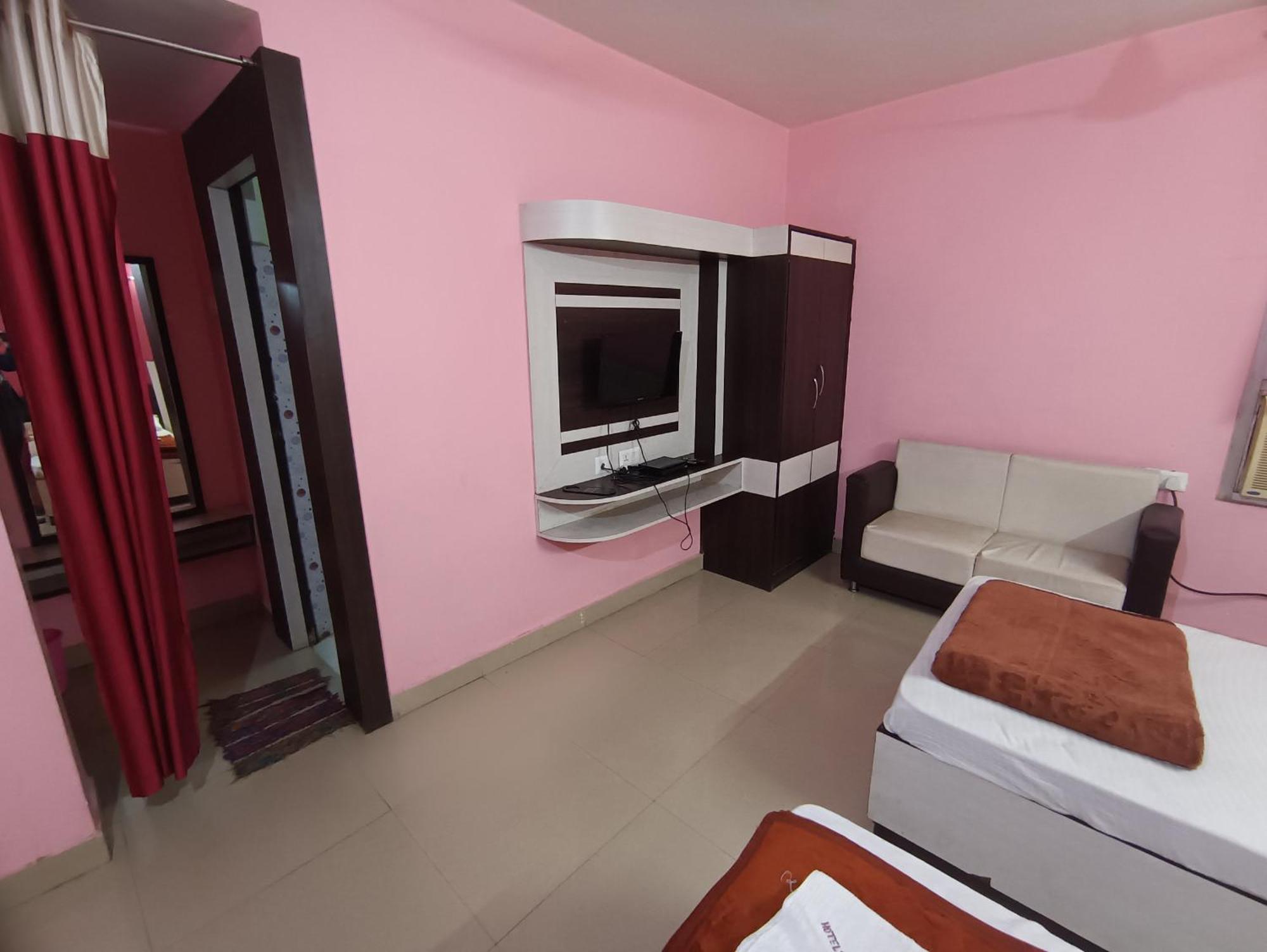 Hotel Viraat Inn Gaya Buitenkant foto