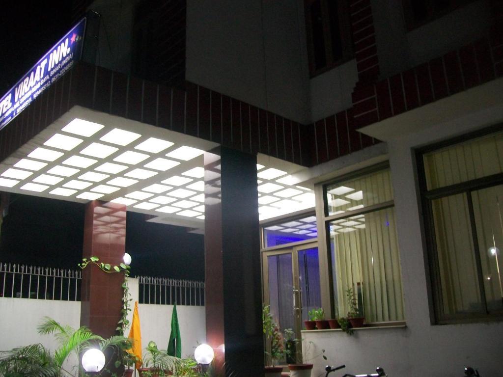 Hotel Viraat Inn Gaya Buitenkant foto