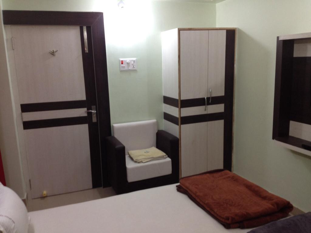 Hotel Viraat Inn Gaya Buitenkant foto